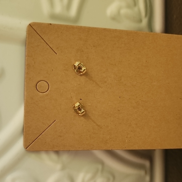 💍3 for $15-Goldtone Starfish Shaped Textured Earrings - Picture 3 of 3